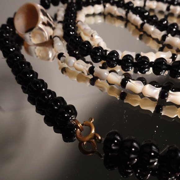 Vintage Black and Shell White floral Beaded Necklace with Shell Ring Accent - Picture 3 of 16